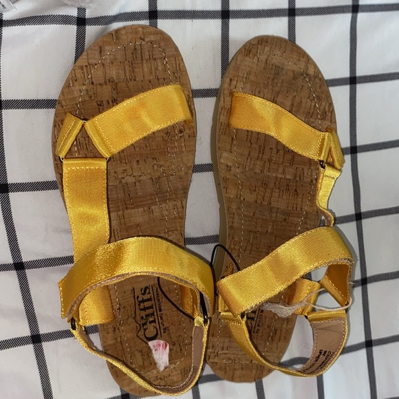Sandals - Picture 3 of 3